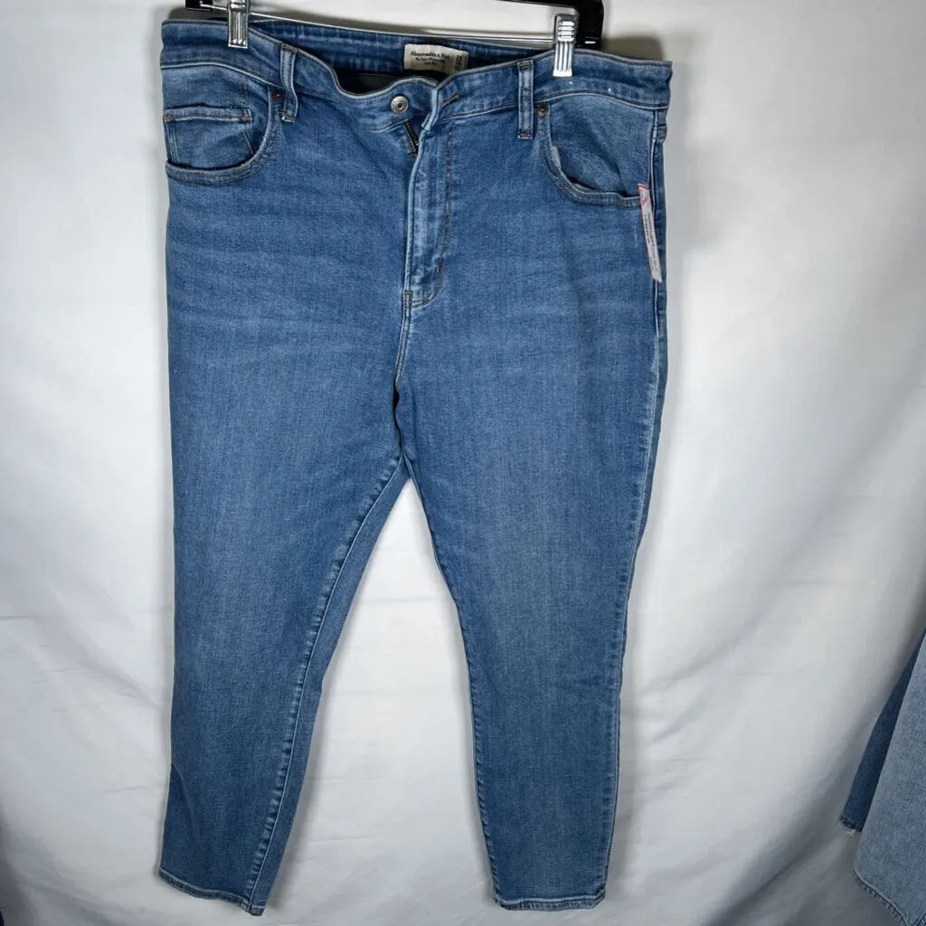 ABERCROMBIE & FITCH WOMEN'S JEANS 18