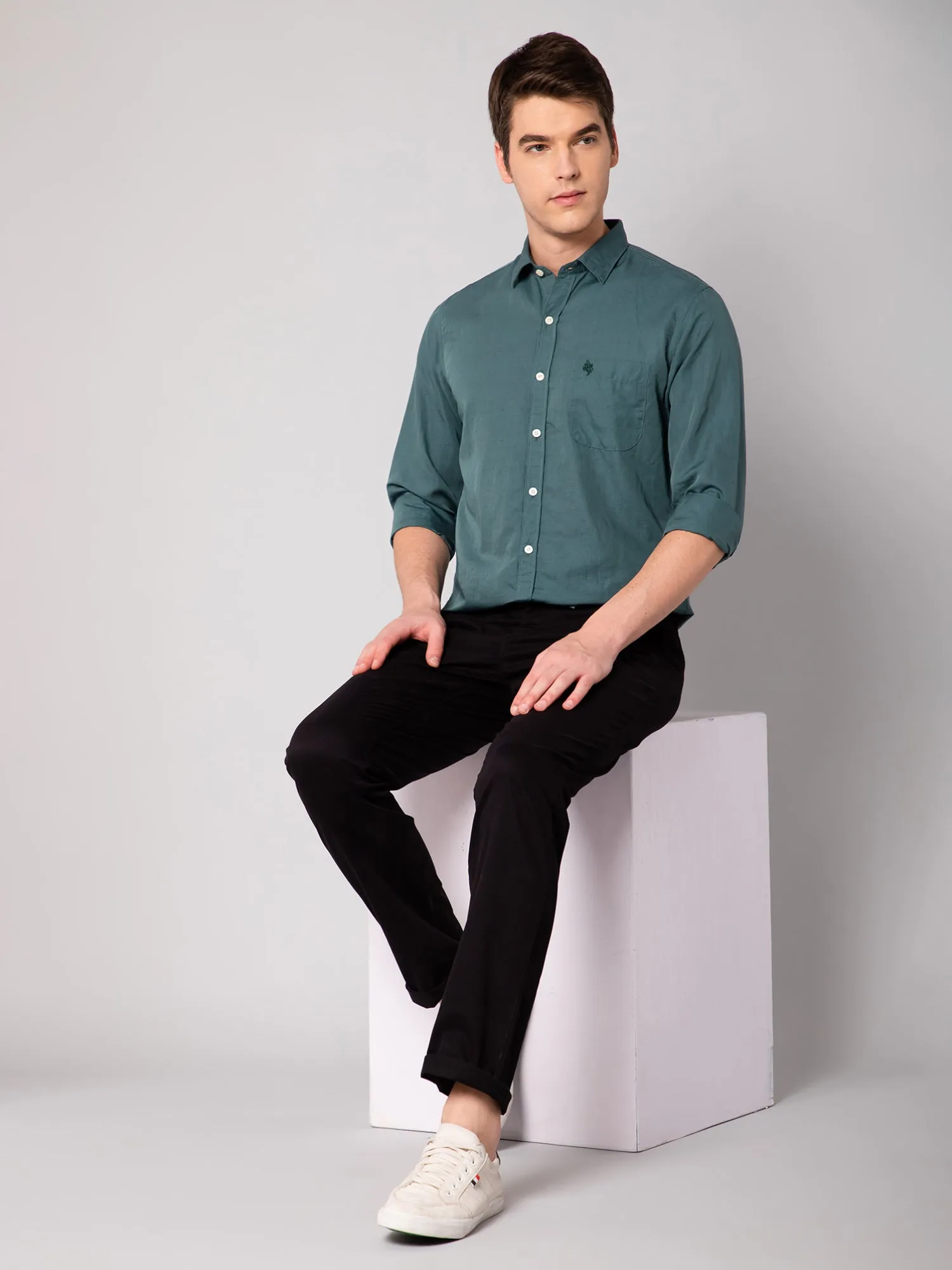 Cantabil Cotton Blend Solid Green Full Sleeve Casual Shirt for Men with Pocket