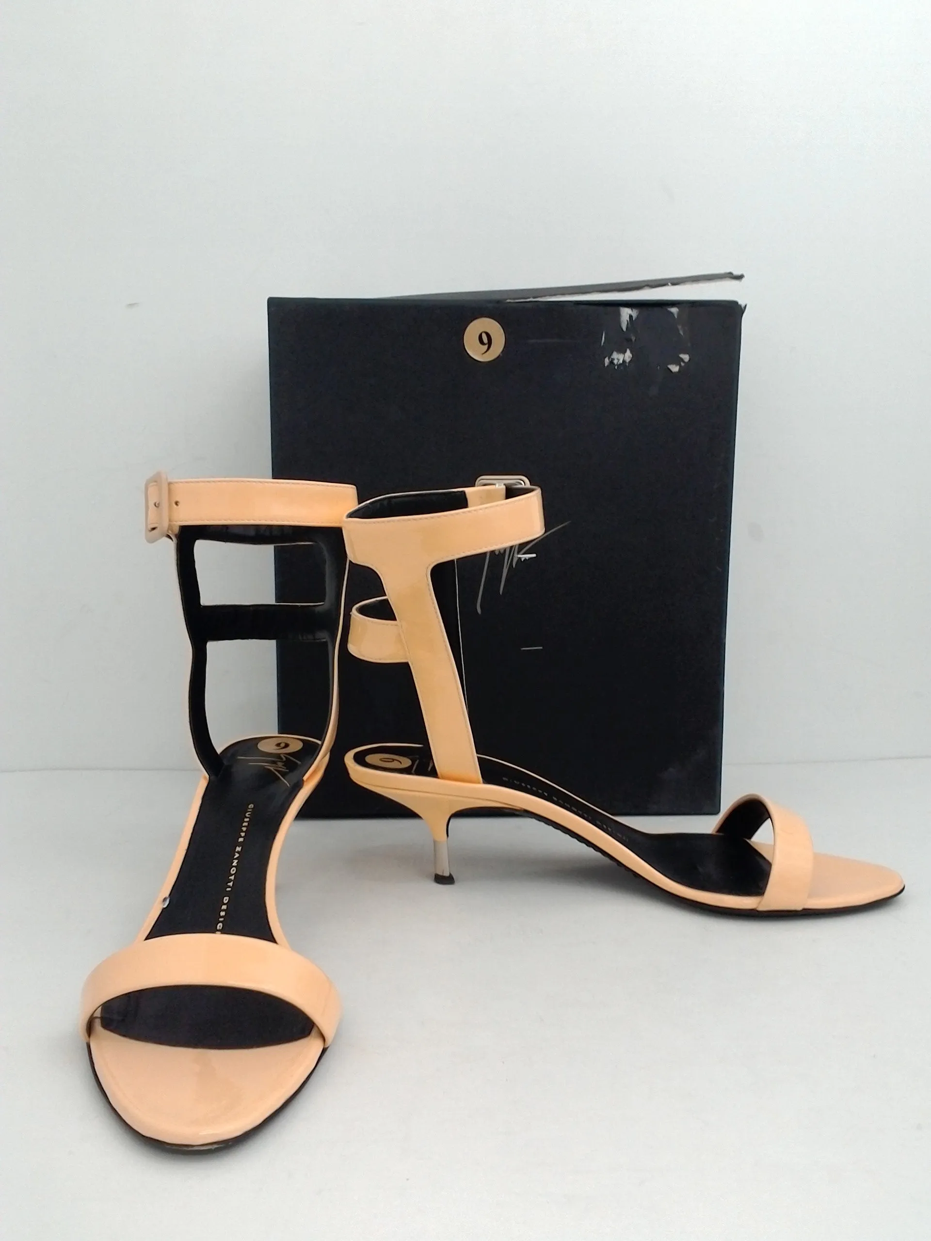 Giuseppe Zanotti Women's Coline Sand Vernice Dolly Size 41