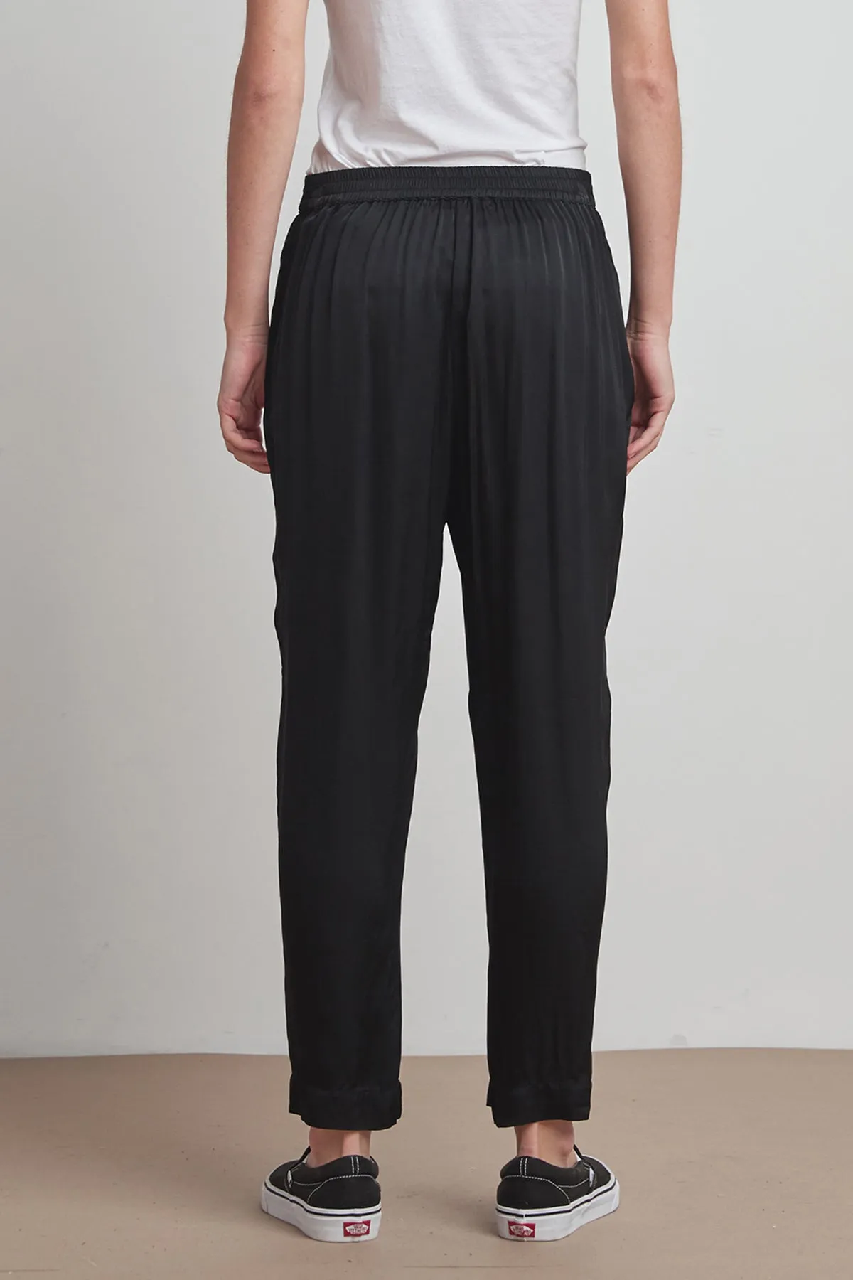 HILLARY SATIN VISCOSE PLEATED PANT