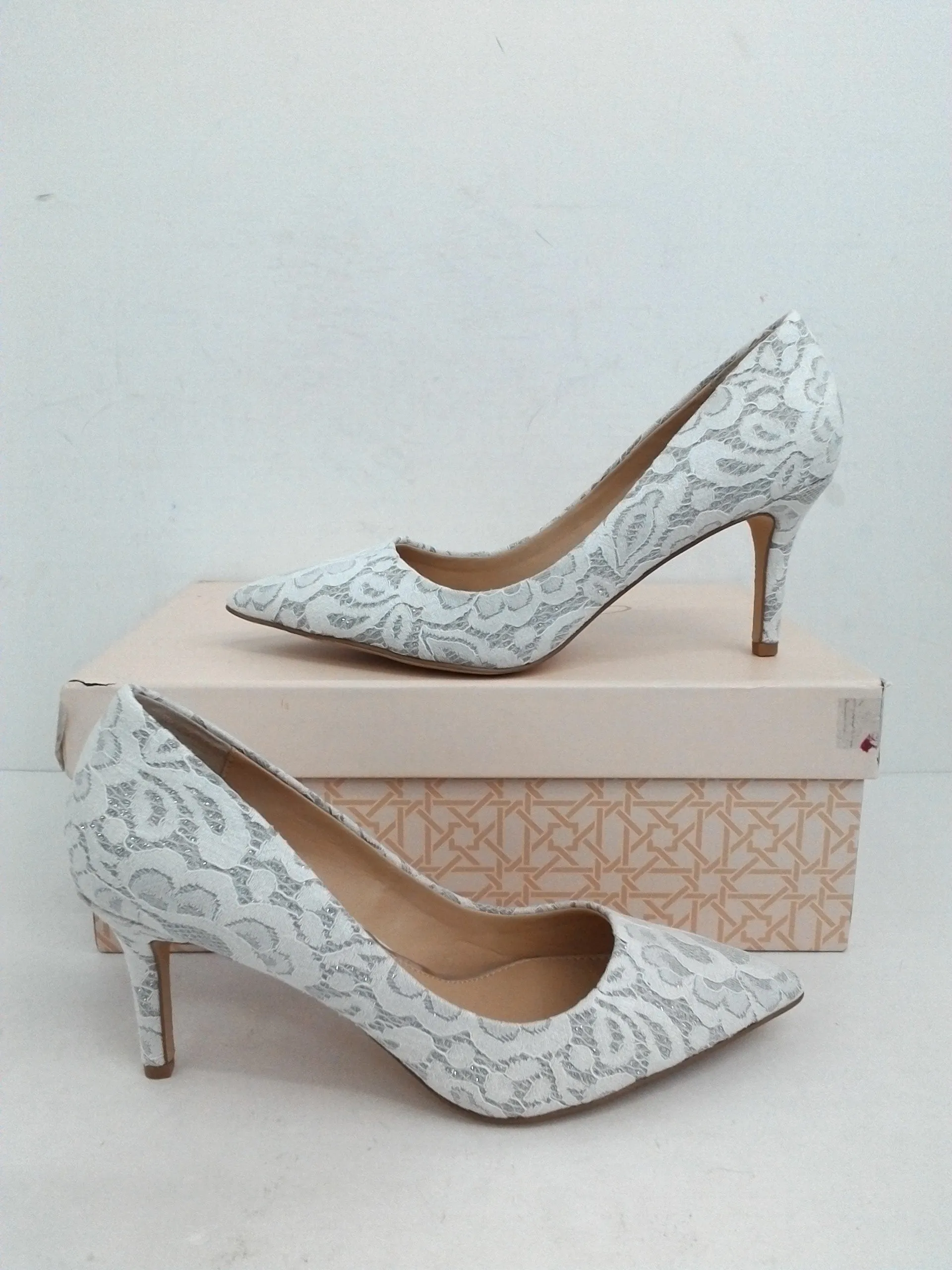 Jewel Badgley Mischka Women's White/Silver Heel Size 5.5