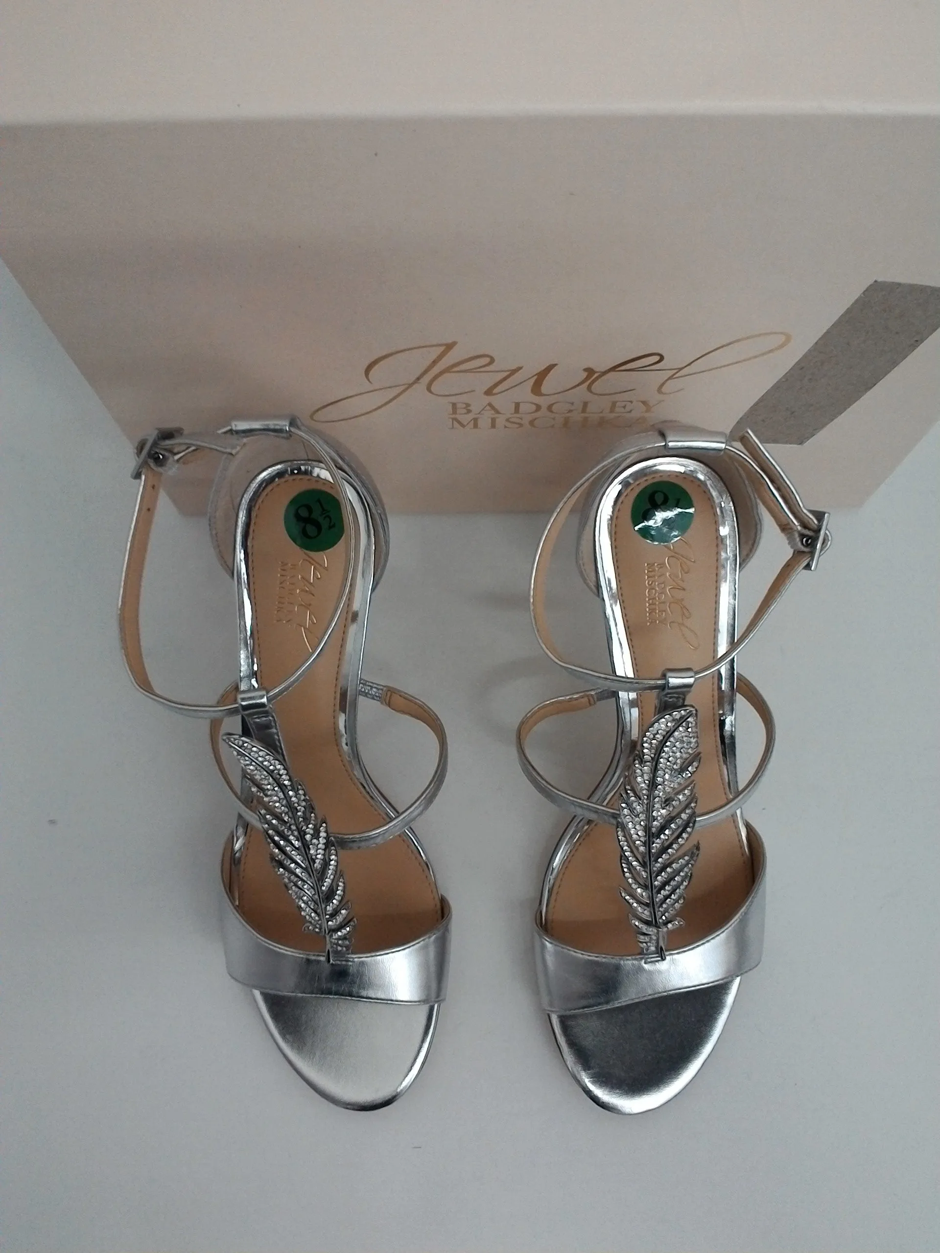 Jewel by Badgley Mischka Women's kala Silmet Silver Evening Sandals Size 8.5M