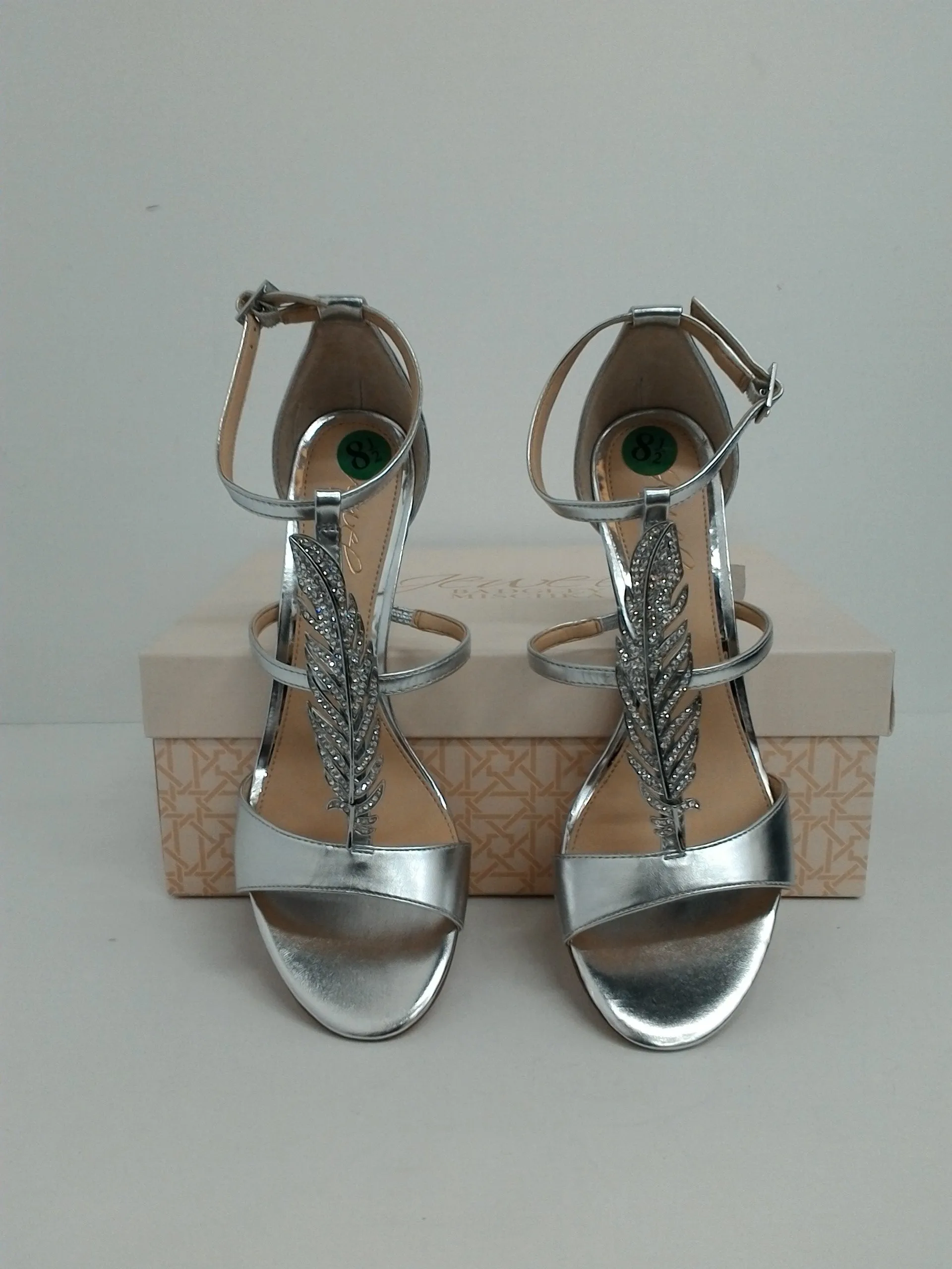 Jewel by Badgley Mischka Women's kala Silmet Silver Evening Sandals Size 8.5M