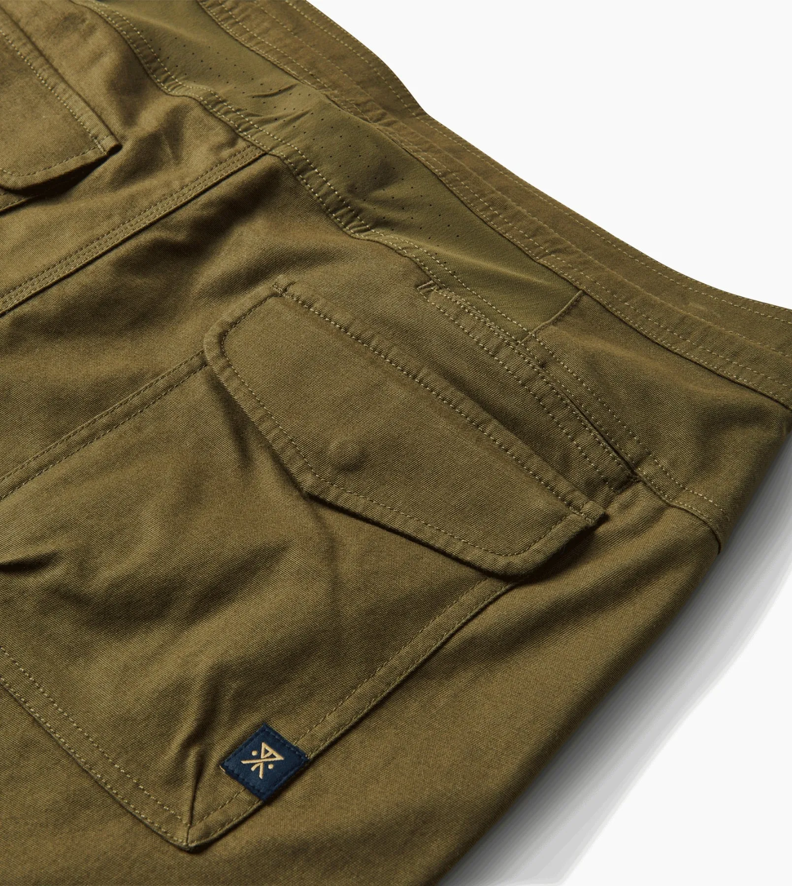 Layover Traveler Shorts 17"