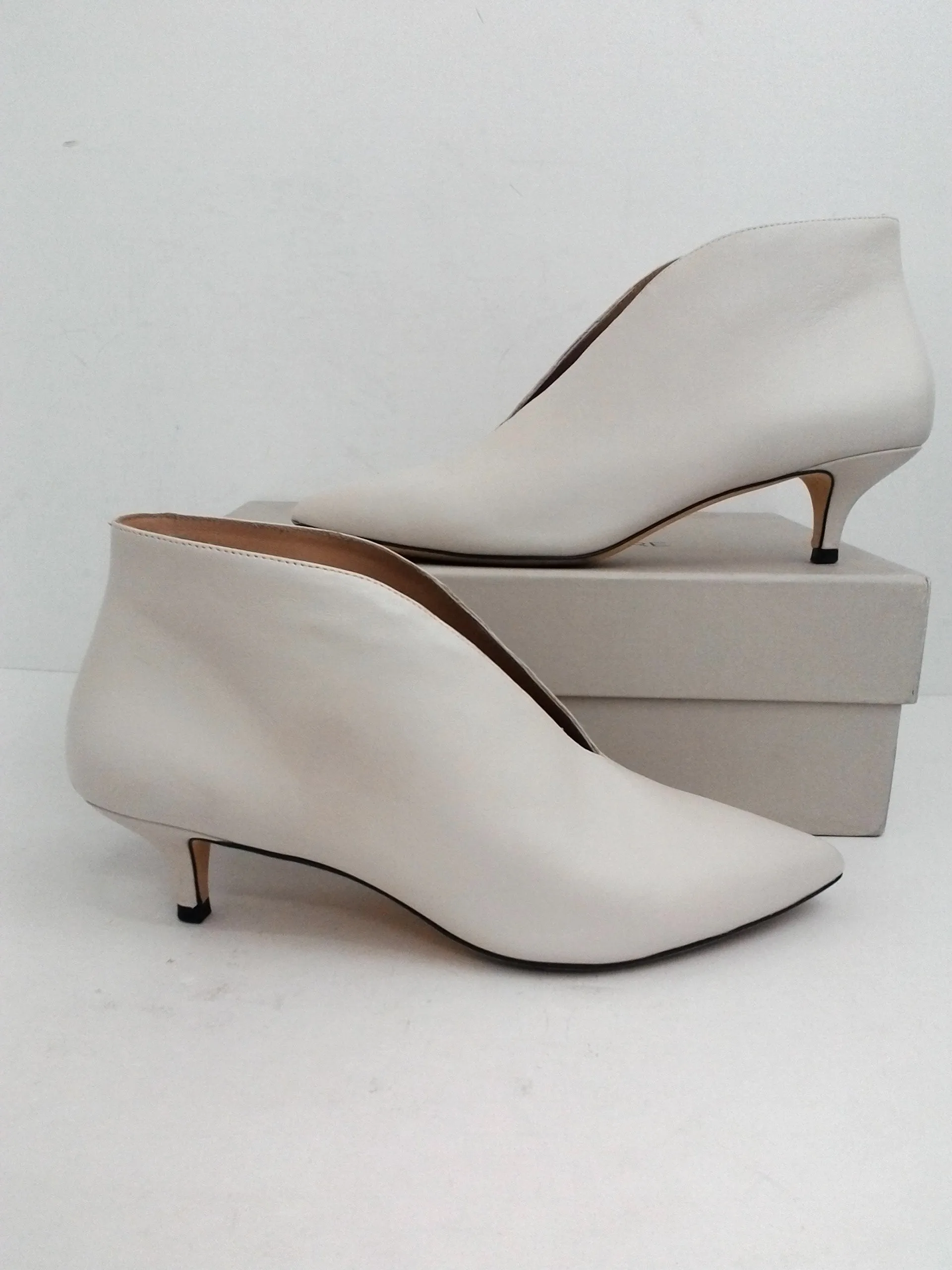 Pour La Victoire Women's Koracl  White Leather Booties Size 9 M